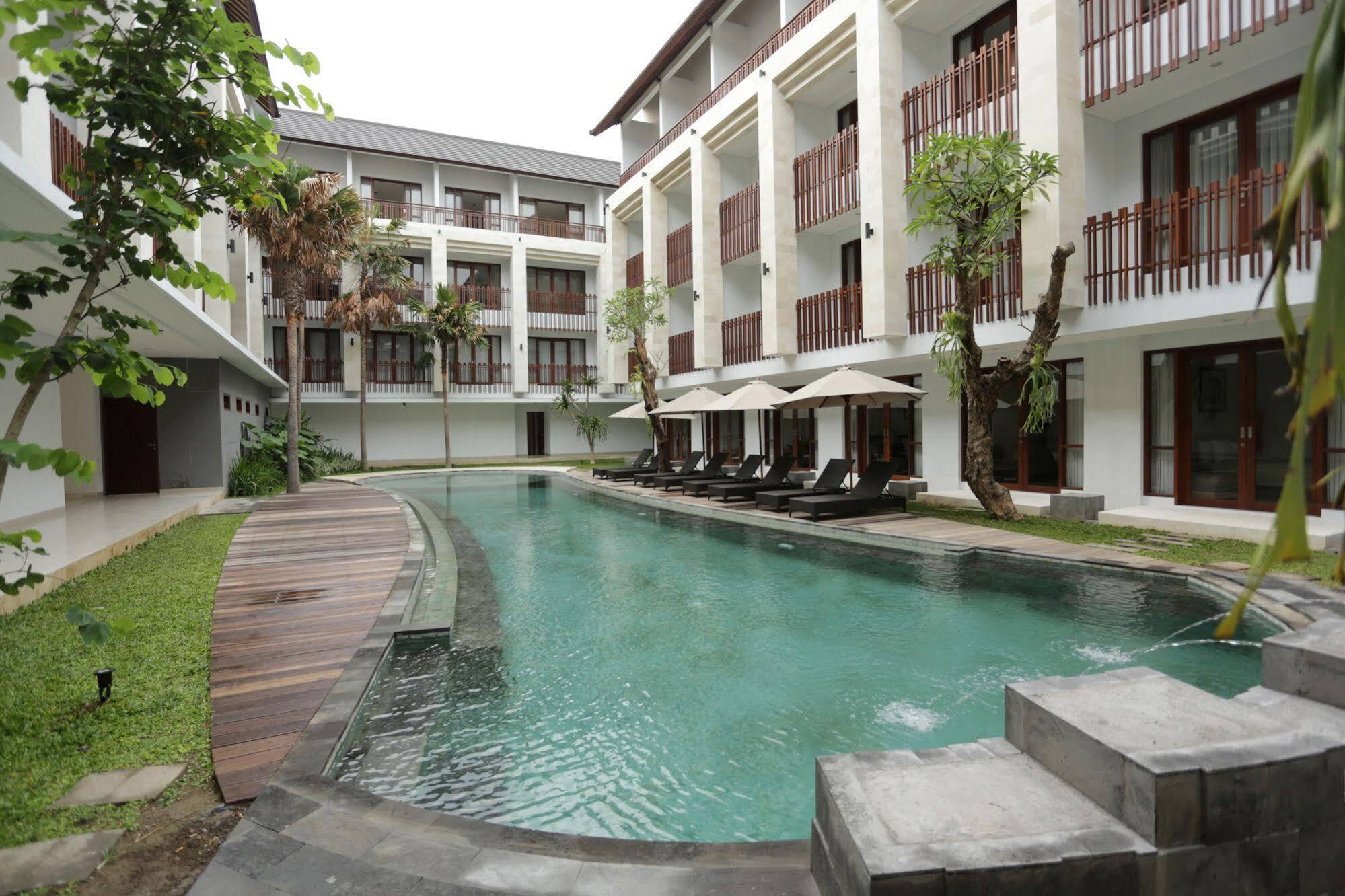 Grand La Walon Hotel Legian Kültér fotó